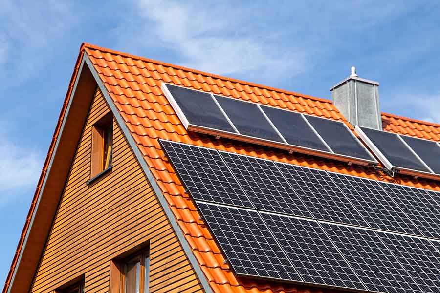Impianto fotovoltaico sul tetto di casa per risparmio - installazione a Varese